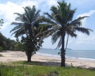 Hakaba - Conakry - Beach