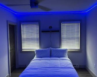 Newly Furnished Self Check-In Studio Apartment! - Indianápolis - Habitación