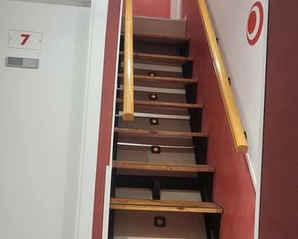 Hostal Inn Madrid - Madrid - Escadas