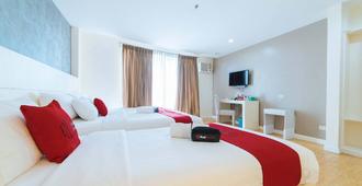 RedDoorz Plus @ Hotel Metro Kalibo - Kalibo - Bedroom
