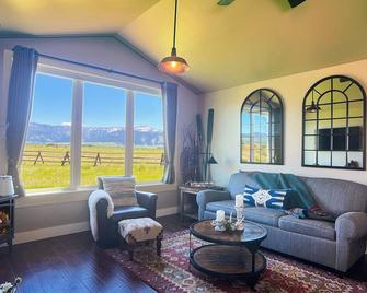 Ross Creek Cabin #1 Spectacular Mountain Views - Belgrade - Sala de estar