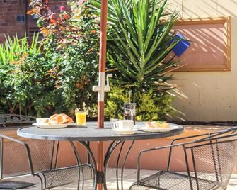 Barclay On View - Bendigo - Patio