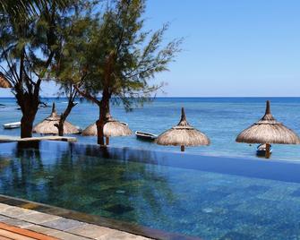Seapoint Boutique Hotel - Pointe aux Canonniers - Βεράντα