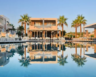 Castro Beach Hotel - Maleme - Pool