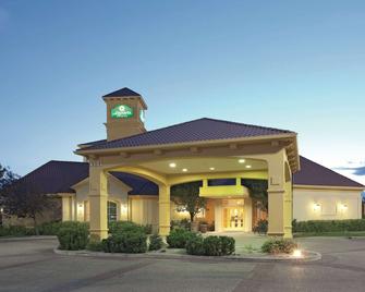 La Quinta Inn & Suites by Wyndham Pueblo - Pueblo - Edificio
