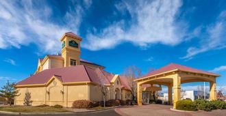 La Quinta Inn & Suites by Wyndham Pueblo - Pueblo - Building