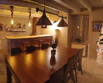 The Domaine des Papillons - Gray - Dining room