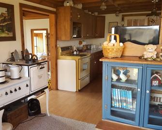 Cabin in the Woods - 10 minutes to Bartlesville - Bartlesville - Kitchen