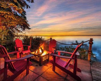 Lakefront Retreat on Pigeon Lake Hot Tub+Starlink. - Westerose - Balcony