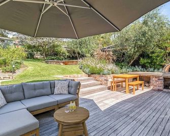 Sea Breeze by Coast Hosting - Wamberal - Patio