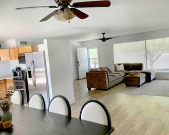 Emerald Lake House Boat Parking with a View - Page - Living room