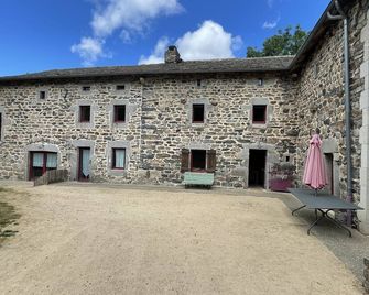 Superb 450 m2 farmhouse fully restored in Haute Loire - Saint-Jeures - Building