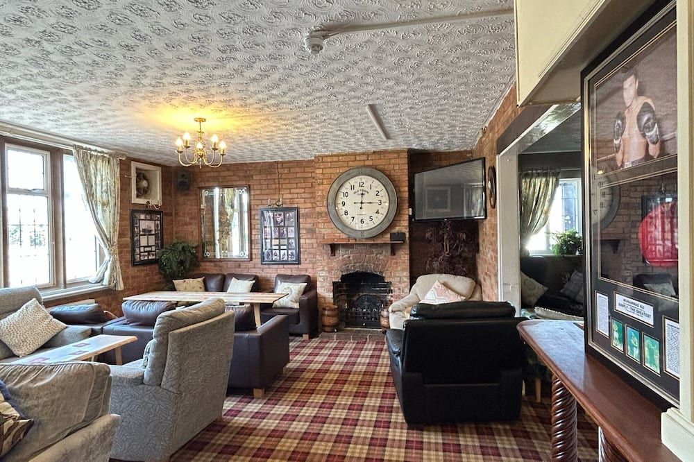 Halfway House Inn Country Lodge