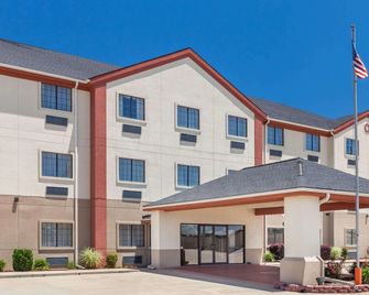 Days Inn & Suites by Wyndham McAlester - McAlester - Gebouw