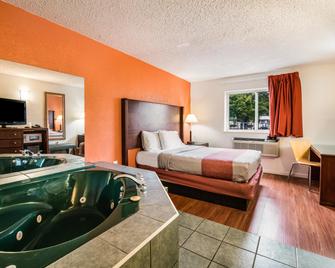 Civic Center Motel - Richmond - Schlafzimmer