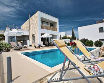 Latchi Holiday Villa Ev21 - Neo Chorio - Piscina