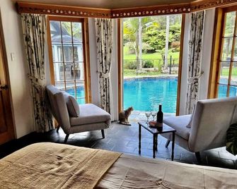 The Bridge House with private pool and jetty - Mangonui - Bedroom