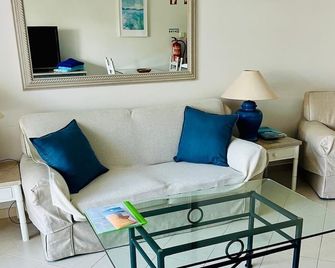 Spacious South Facing Apartment With Sunny Terraces - Vale do Lobo - Living room