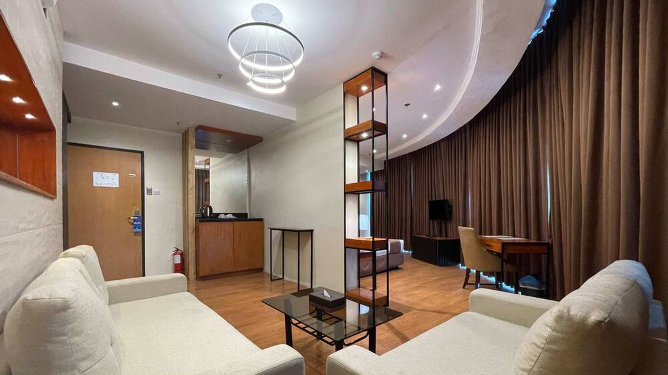 Golden Peak Hotel & Suites powered by Cocotel