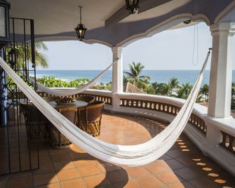 بنجالوز سانتا كروز - بويرتو إسكونديدو - شرفة