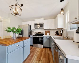 4br Greenwood Home | Fenced Backyard · Near Indy - Greenwood - Keuken