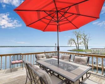 Lakeside Getaway - Modern Living At The Lake's Edge - Seneca Falls - Балкон