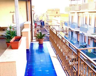 3-bedroom apartment in enjoyable Terrasini with WiFi - Terrasini - Balcony