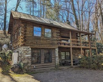 The Ark- Unwind with Mountain Views | Premier Amenities - Lake Junaluska - Building