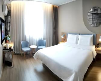 Home Inn Neo Dezhou Dongfeng Middle Road Department Store Building - Dezhou - Bedroom