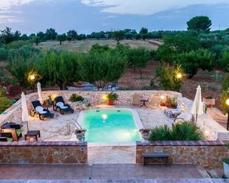 B&B Mandorla Amara - Gioia del Colle - Zwembad