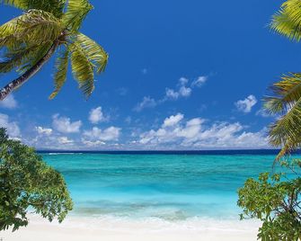 Tropical Beach Glamping Cabins on Northern Island of Fiji - Qamea Island - Playa