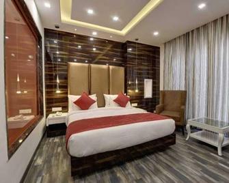 Golden Tree - Noida - Bedroom