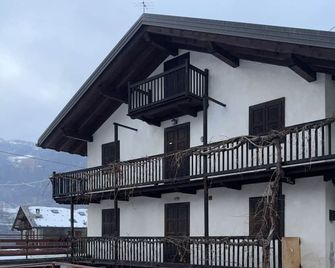 20 minutes from the Cervino Sky Paradise ski lift - Antey-Saint-André - Edificio