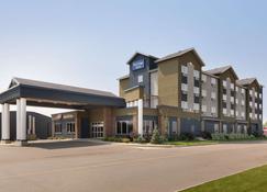 Travelodge Hotel by Wyndham Weyburn - Weyburn - Bâtiment