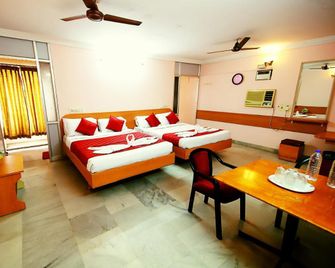 Hotel Kirthikaa Palace Salem - Salem - Slaapkamer