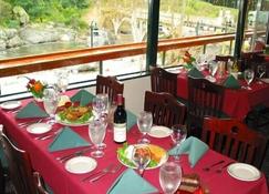 The Gateway Restaurant & Lodge - Three Rivers - Restaurant