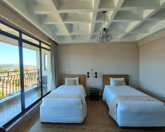 The Hotel Ezri - Meru - Bedroom
