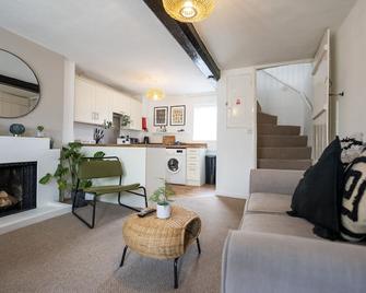 Laburnum Cottages - Stratford upon Avon - Stratford-upon-Avon - Living room