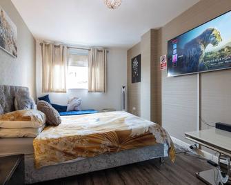 Stylish Lodge Villa - Manchester - Schlafzimmer