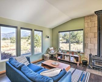 Cozy Remote Retreat Mountain Views Stargazing - Crestone - Sala de estar