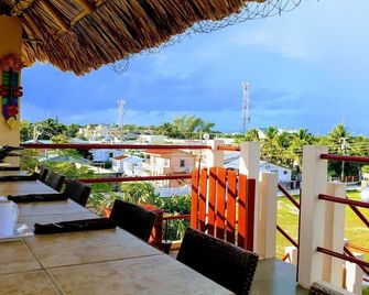 Yocamatsu - Caye Caulker - Balkon