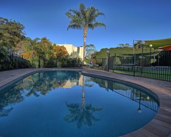 퀄리티 호텔 로버슨 가든스 - 나단 - 수영장