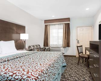 Days Inn & Suites by Wyndham Madisonville - Madisonville - Bedroom