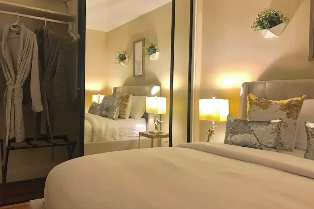 City chic pied-à-terre in La Jolla - UTC near UCSD, shopping, and beaches - سان دييغو - غرفة نوم