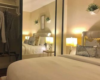 City chic pied-à-terre in La Jolla - UTC near UCSD, shopping, and beaches - San Diego - Bedroom