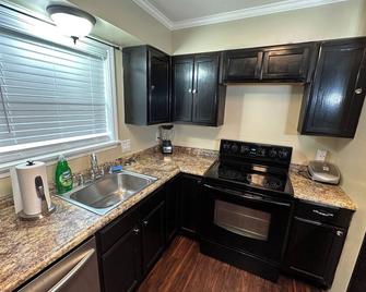 Cozy 2 bedroom 2 Bathroom House!Close to great food and entertainment! - Hernando - Kuchyň