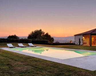 Countryside Luxury house in a quiet environment - Parada de Tibães - Piscina