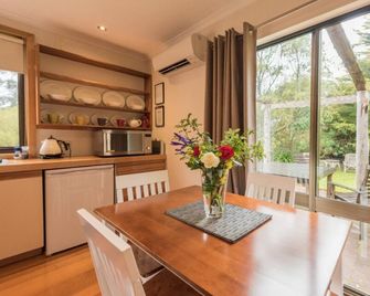 Parnella Accommodation - Kettering - Comedor