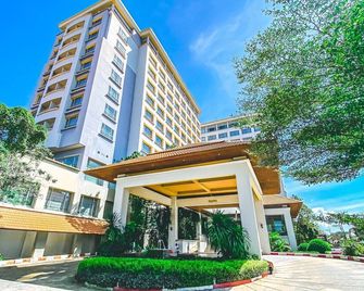 K Park Grand Hotel - Bang Kung - Gebouw