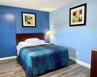 Red Carpet Inn and Suites - Wrightstown - Bedroom